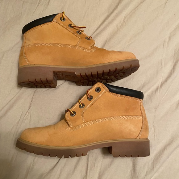 Low Cut Waterproof Timberland Booties - Picture 2 of 12